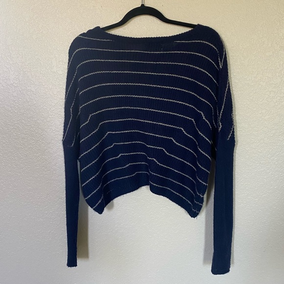 Cozy Oversized UO Sweater! - Picture 2 of 4